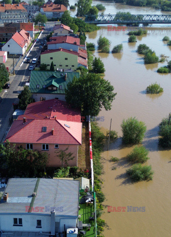 Fala kulminacyjna przechodzi przez Oławę