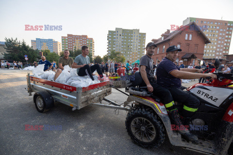 Fala kulminacyjna przechodzi przez Oławę