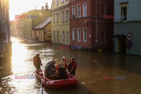 Ewakuacja mieszkańców Lewina Brzeskiego