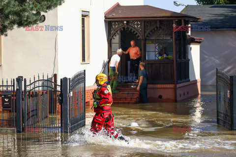 Ewakuacja mieszkańców Lewina Brzeskiego