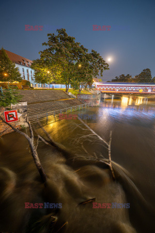 Wrocław szykuje się na przyjęcie fali powodziowej