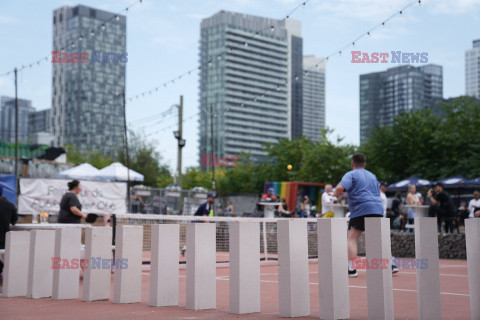 8000 gigantycznych kostek domina w Toronto