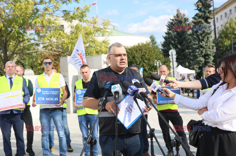 Briefing policyjnej Solidarności przed Sejmem