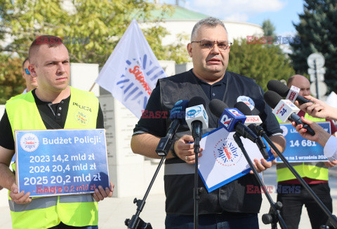 Briefing policyjnej Solidarności przed Sejmem