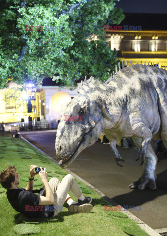 Nocna parada dinozaurów w Tokio