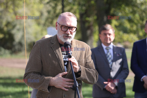 Rzeźba "Skoczek narciarski" w Parku Rzeźb Muzeum Sportu