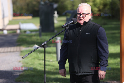 Rzeźba "Skoczek narciarski" w Parku Rzeźb Muzeum Sportu