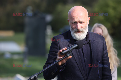 Rzeźba "Skoczek narciarski" w Parku Rzeźb Muzeum Sportu