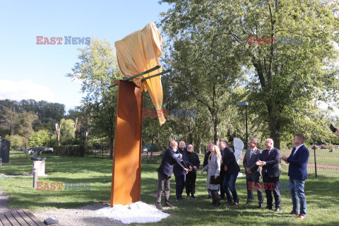 Rzeźba "Skoczek narciarski" w Parku Rzeźb Muzeum Sportu