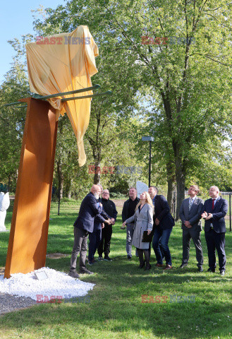 Rzeźba "Skoczek narciarski" w Parku Rzeźb Muzeum Sportu