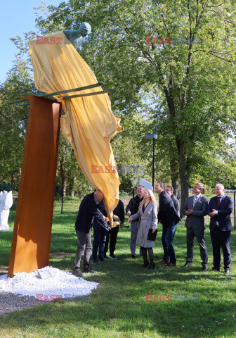 Rzeźba "Skoczek narciarski" w Parku Rzeźb Muzeum Sportu