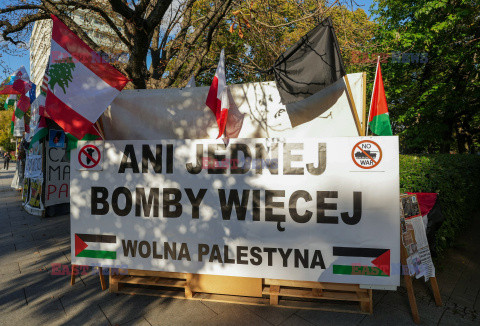 Antywojenny protest na przeciwko ambasady USA