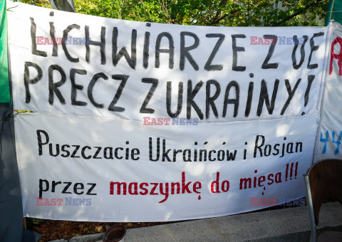 Antywojenny protest na przeciwko ambasady USA