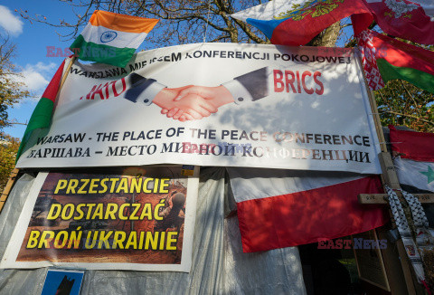 Antywojenny protest na przeciwko ambasady USA