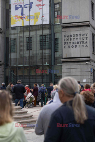 Kolejka po bilety na Koncert Chopinowski