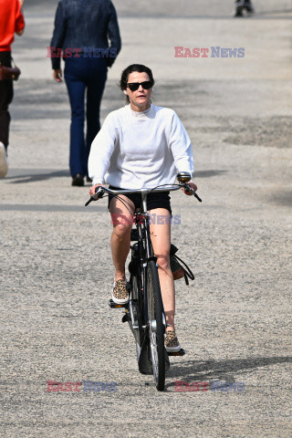 Keri Russell na rowerze