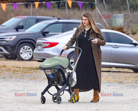 Frances Bean Cobain z rodziną kupują dynie