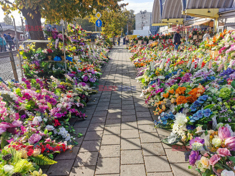 Cmentarze przed dniem Wszystkich Świętych