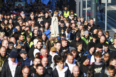 Procesja różańcowa Wojowników Maryi w Olsztynie