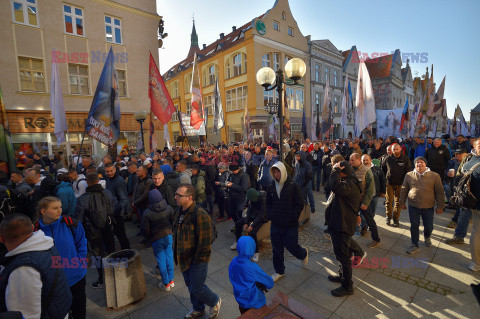 Procesja różańcowa Wojowników Maryi w Olsztynie