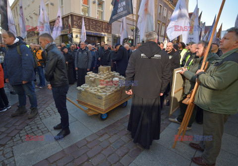 Procesja różańcowa Wojowników Maryi w Olsztynie