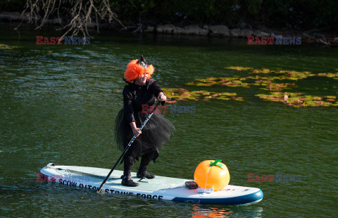 Halloweenowy spływ na Spring Lake w New Jersey