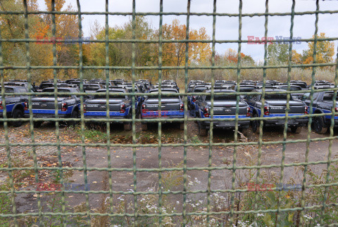 Samochody Frontexu na parkingu przy Racławickiej