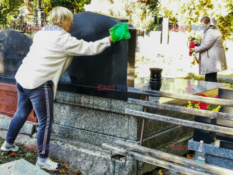 Cmentarze przed dniem Wszystkich Świętych