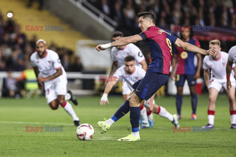 Robert Lewandowski strzelił 2 gole w meczu z Sevillą