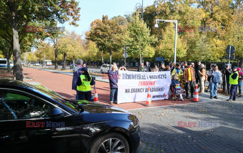 Azyl, prawo, konstytucja! - protest przed KPRM