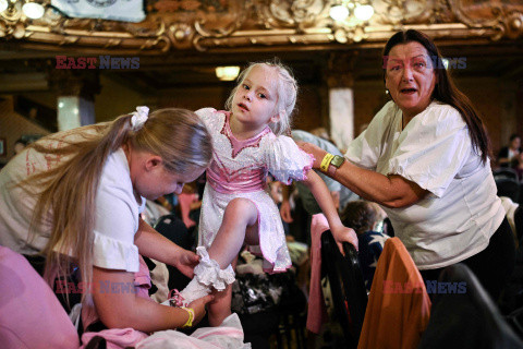 Tradycyjne angielskie tańce kobiece - AFP