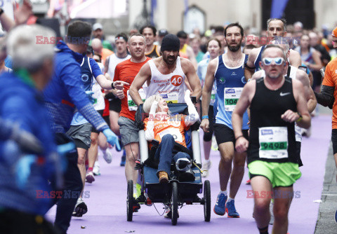 Colin Farrell biegnie w maratonie z przyjaciółką chorą na pęcherzowe oddzielanie się naskórka