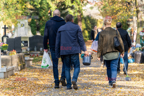 Cmentarze przed dniem Wszystkich Świętych