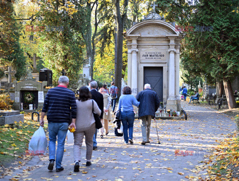 Cmentarze przed dniem Wszystkich Świętych