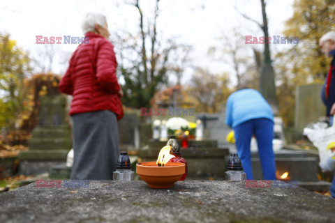 Cmentarze przed dniem Wszystkich Świętych