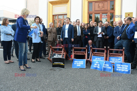 Napięcia pomiędzy parlamentarzystami opozycji w Albanii