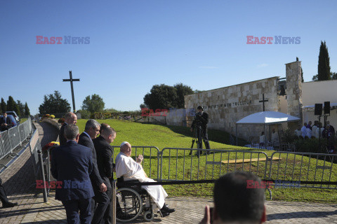 Papież Franciszek przewodniczy mszy za wszystkich wiernych zmarłych