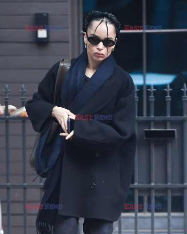 Zoe Kravitz na czarno