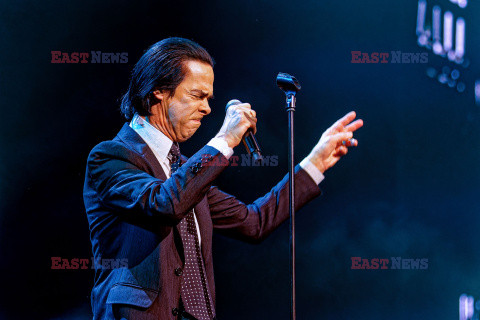 Nick Cave występuje w Manchsterze