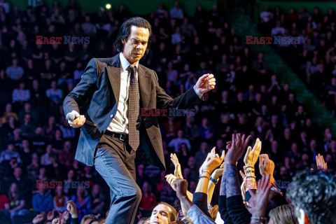 Nick Cave występuje w Manchsterze