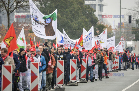 Strajk ostrzegawczy pracowników fabryk Volkswagen w Niemczech