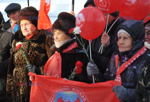 Rosyjscy komuniści obchodzą 107. rocznicę Rewolucji Październikowej