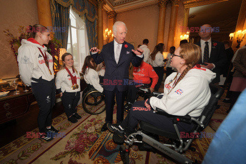 Król Karol III i księżniczka Anna na spotkaniu z olimpijczykami