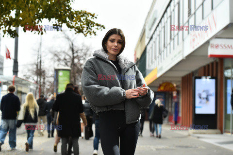 Anna Markowska rozdaje autografy przed DDTVN