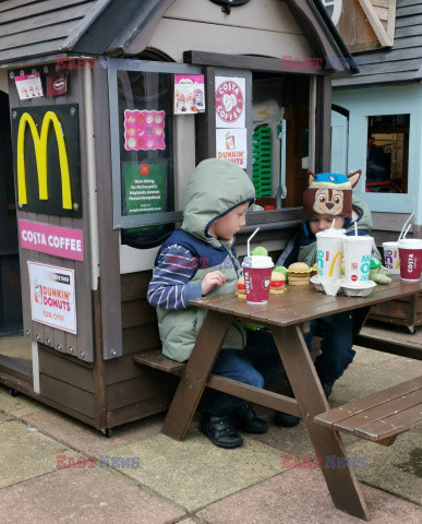 Zrobił dla dzieci domek McDonalds Drive-Thru