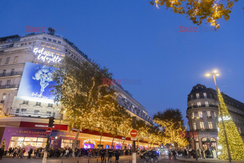 Galeria Lafayette w Paryżu w  bożonarodzeniowej odsłonie