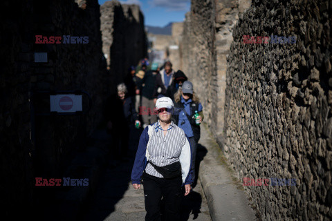 Ograniczenia dla turystów odwiedzających Pompeje