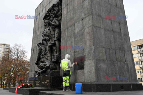 Pomnik Bohaterów Getta pomazany farbą