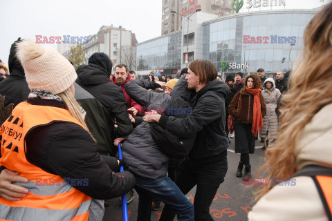 Serbowie obwiniają rząd za śmiertelne zawalenie się dachu dworca kolejowego