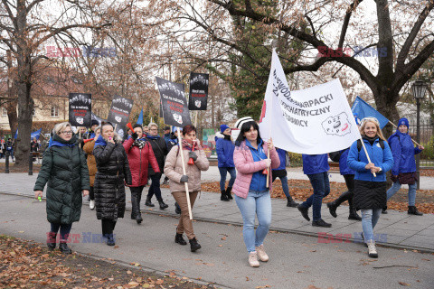 Protest pielęgniarek i położnych przed KPRM